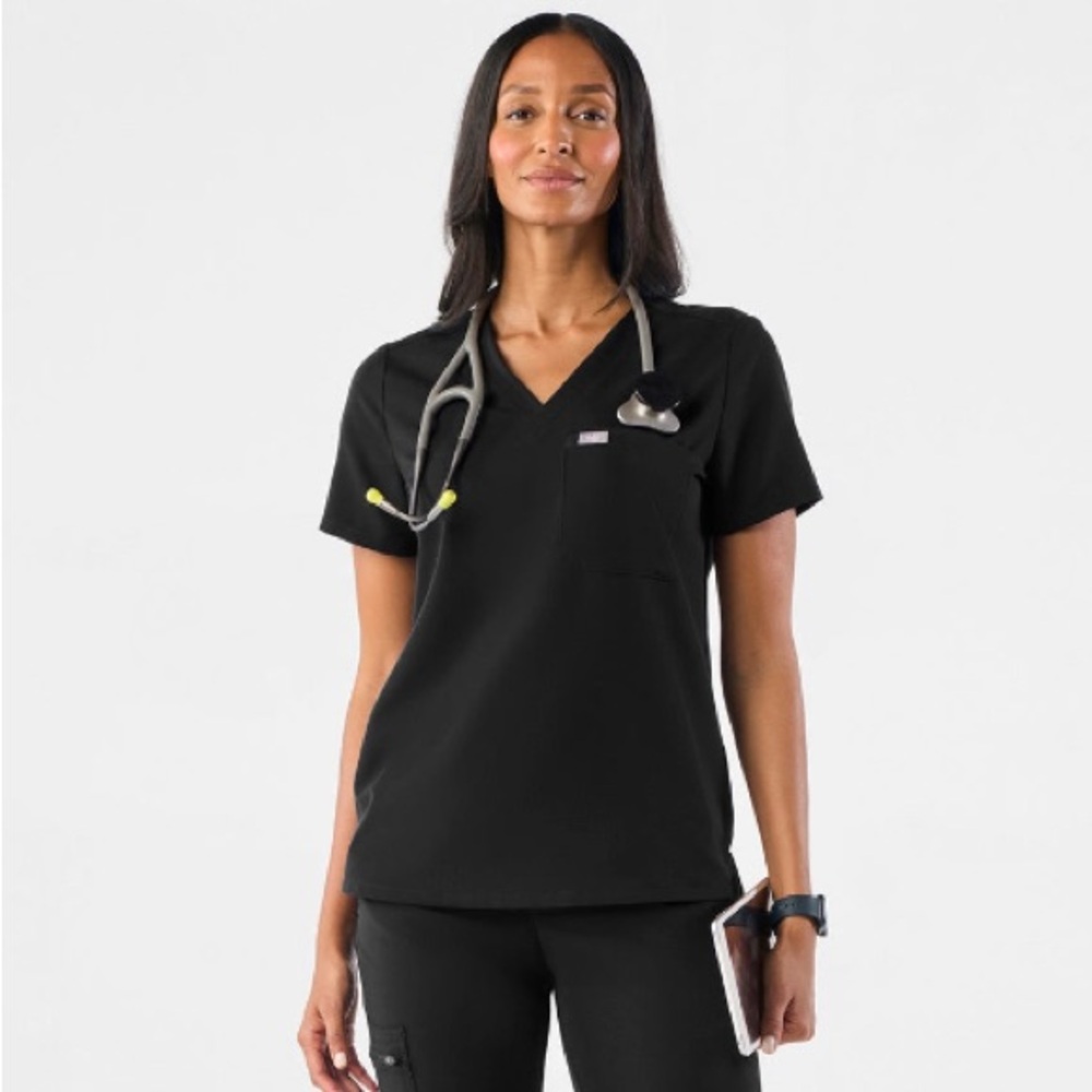 FIGS Catarina One-Pocket Scrub Top - Black
